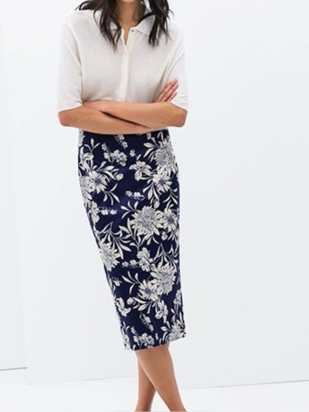 Zara  Midi Pencil Skirt.  Small.   Purple